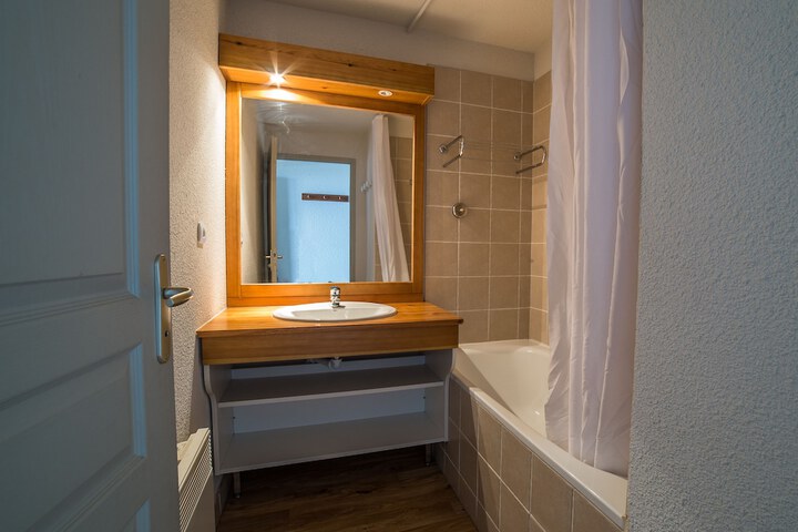 Room 28 of 42