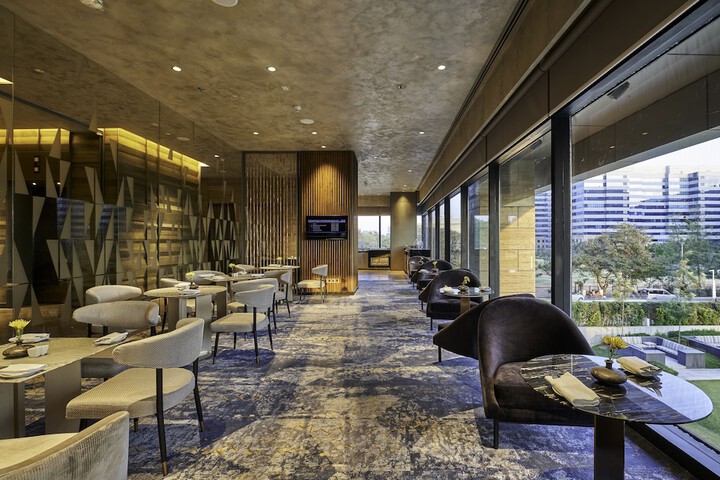 Lounge 47 of 54