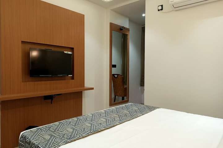 Room 8 of 30