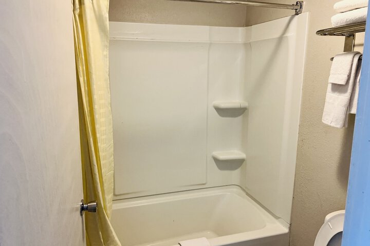 2 Queen Beds (8 of 19)