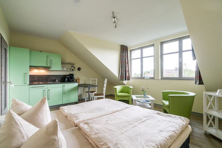 Room 2 of 25