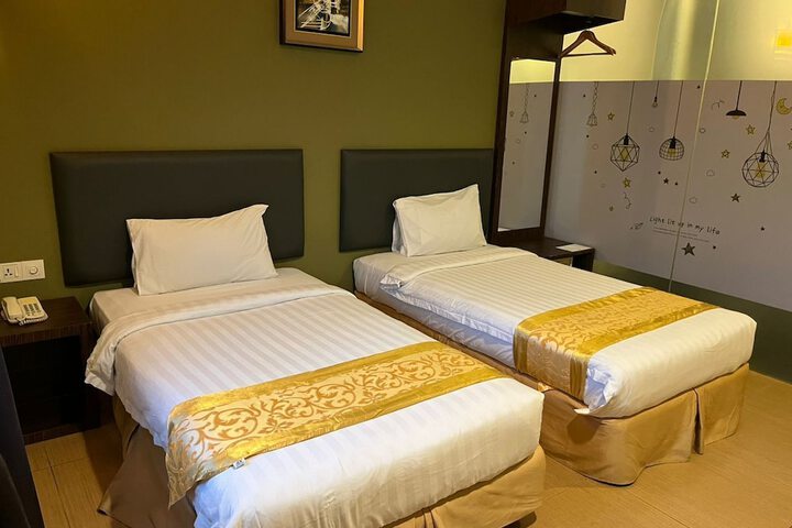 Room 12 of 26