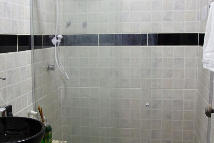 Room 7 of 105
