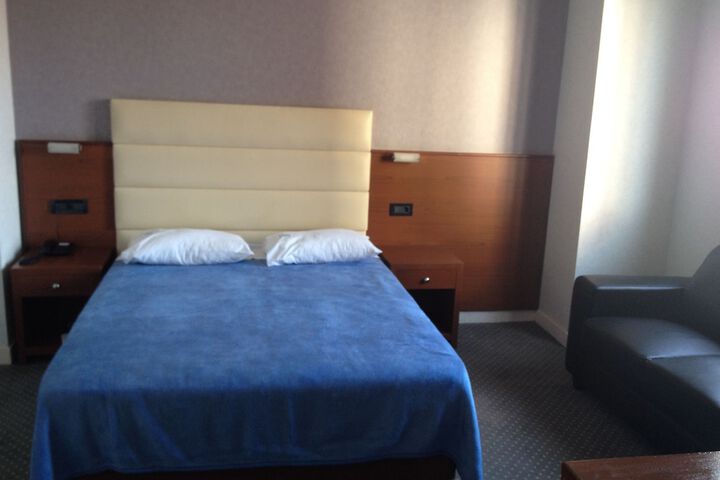 Room 16 of 36