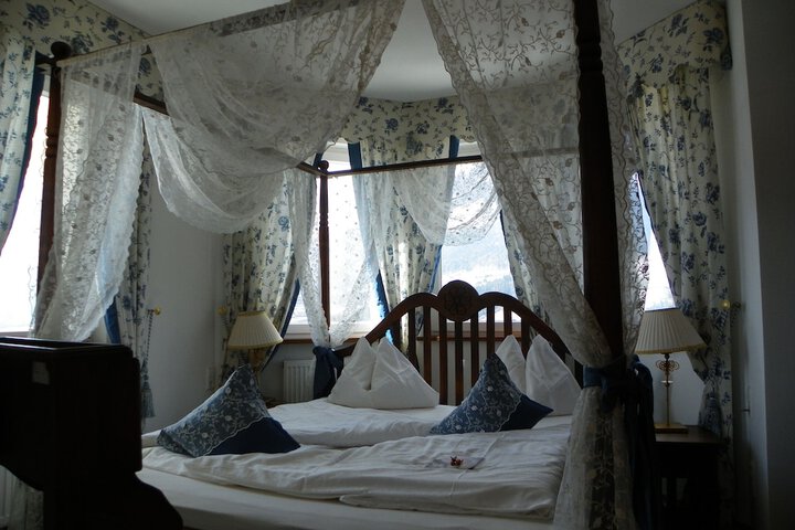 Room 15 of 100
