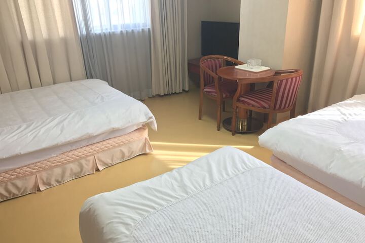 Room 15 of 33