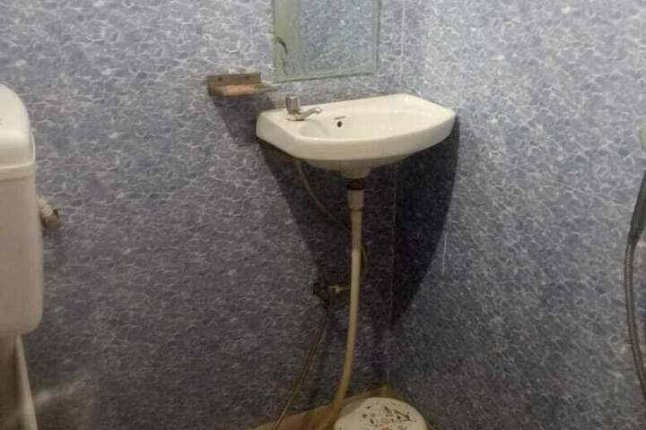 Room 9 of 15