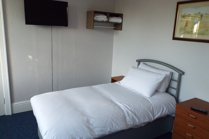 Room 21 of 34