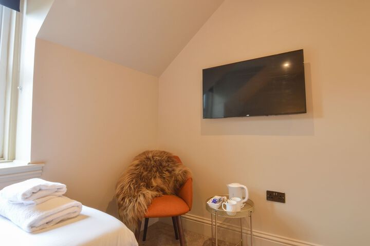 Room 6 of 40