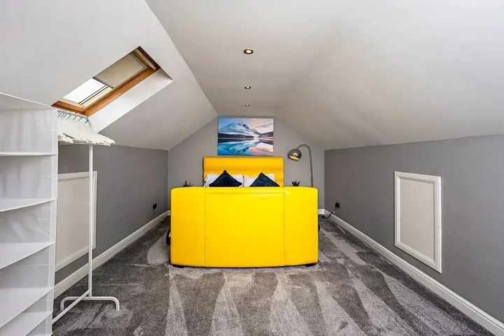 Room 13 of 20