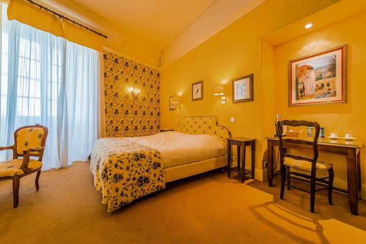 Room 4 of 13