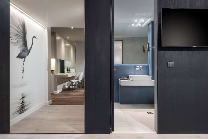 Room 16 of 52