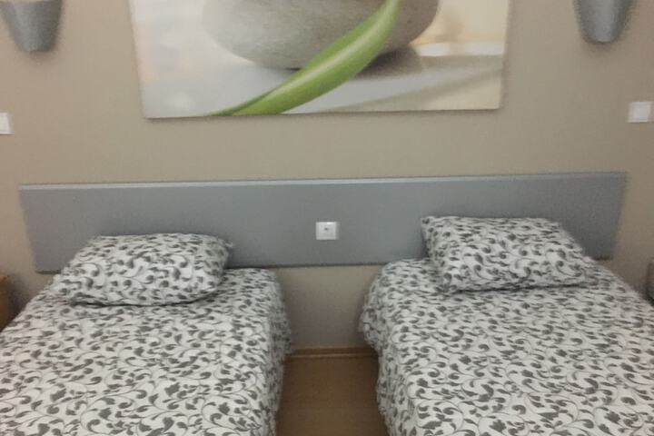 Room 2 of 20