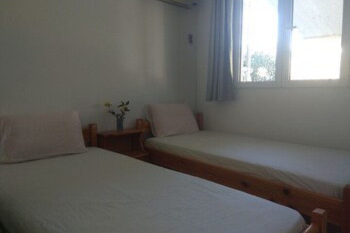 Room 4 of 12