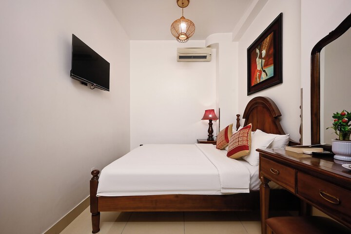 Room 4 of 53