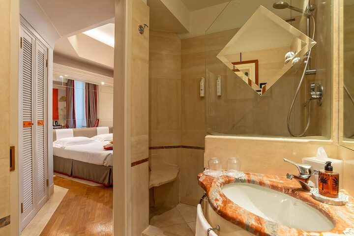 Room 118 of 174