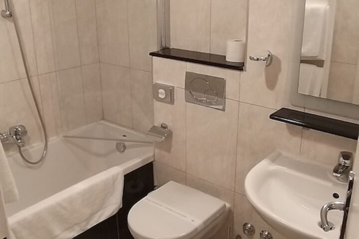 Room 20 of 36