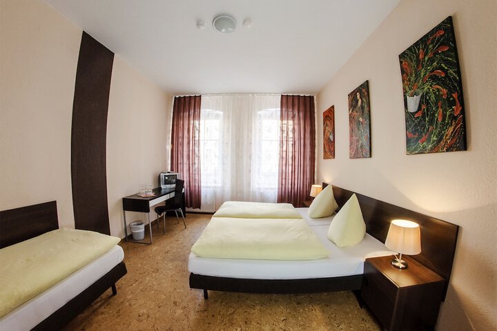 Room 2 of 28