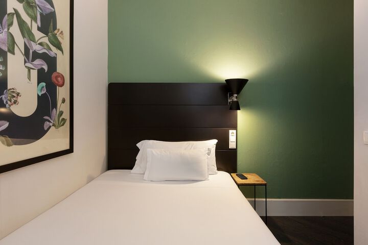 Room 11 of 38