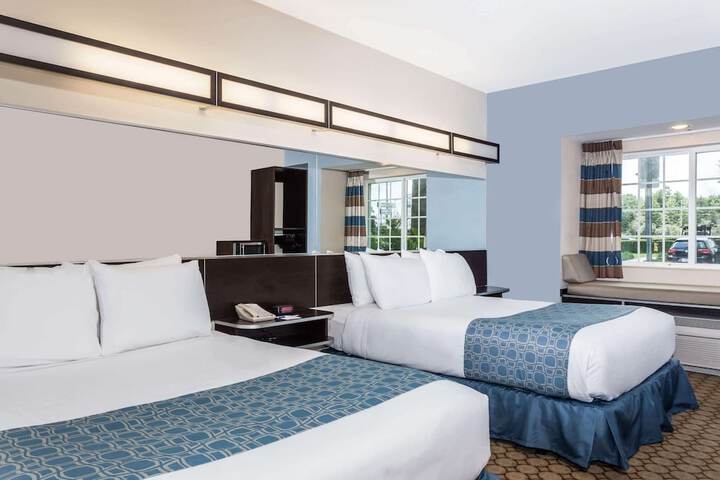 1 Queen Bed Accessible Room (20 of 21)