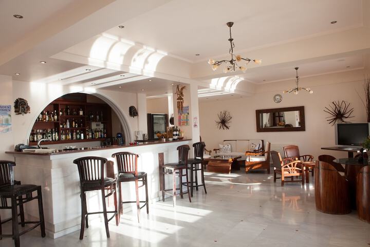 Lounge 63 of 71
