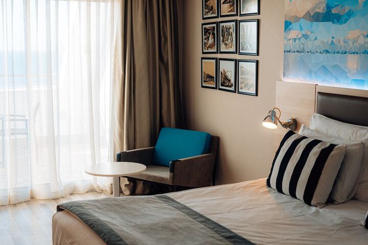 Room 12 of 74