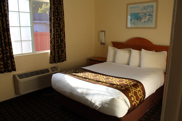 Budget Queen Bed (4 of 45)