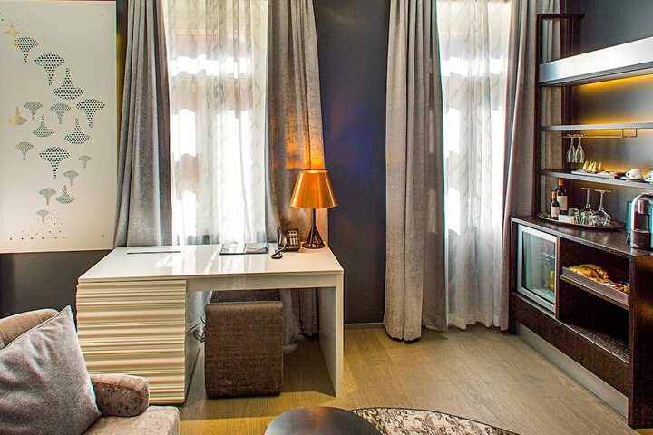 Room 49 of 90