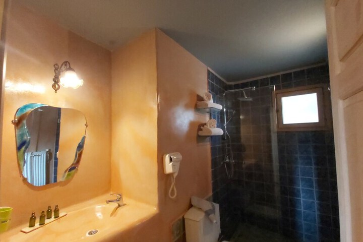 Room 173 of 446