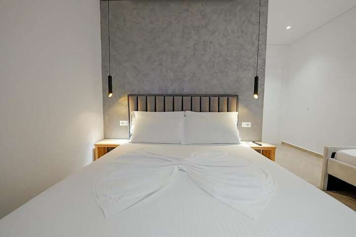Room 83 of 141