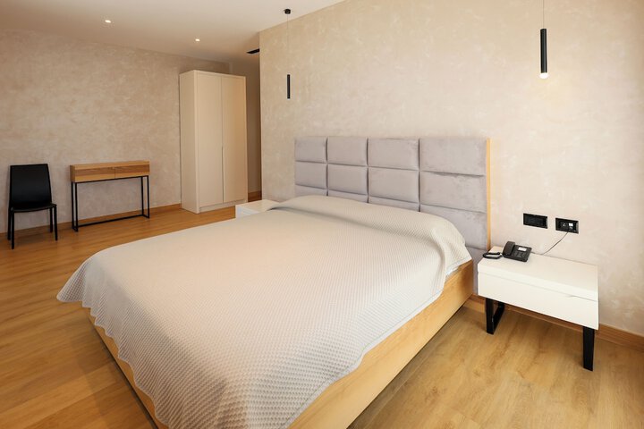 Room 9 of 35