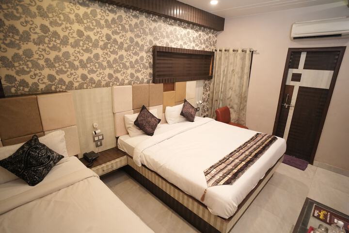 Room 9 of 25