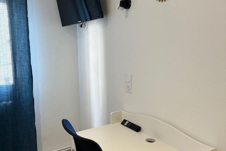 Room 10 of 12