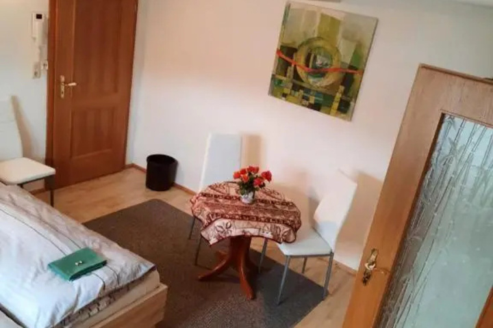 Room 5 of 14