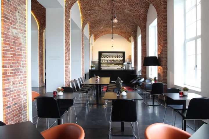 Entrance & Lobby