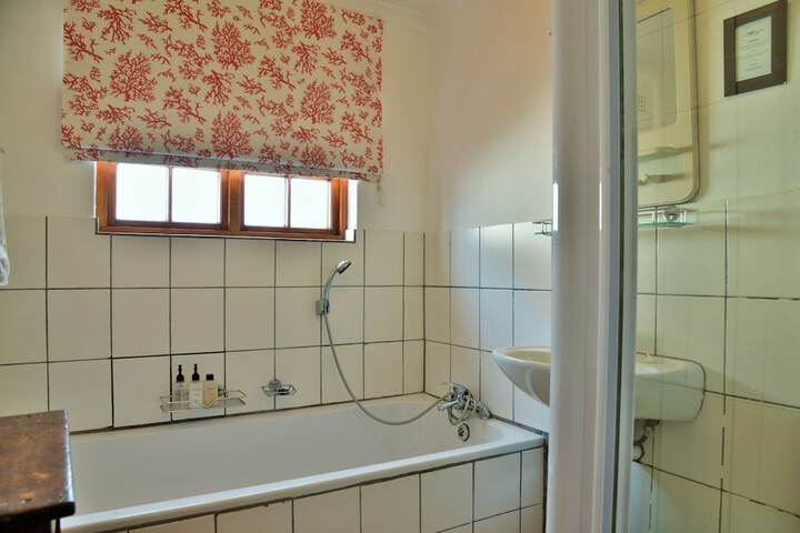 Room 16 of 38