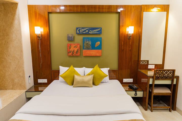 Room 6 of 30