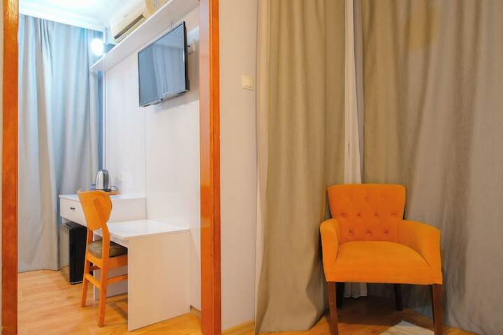 Room 6 of 30
