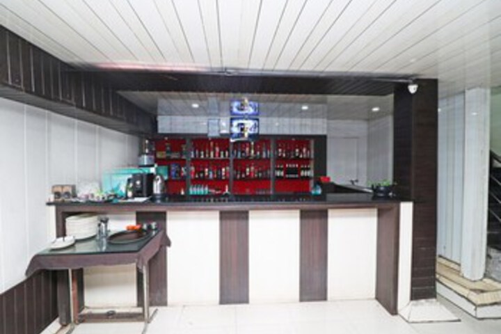 Lounge 3 of 23