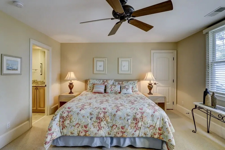Room 5 of 20