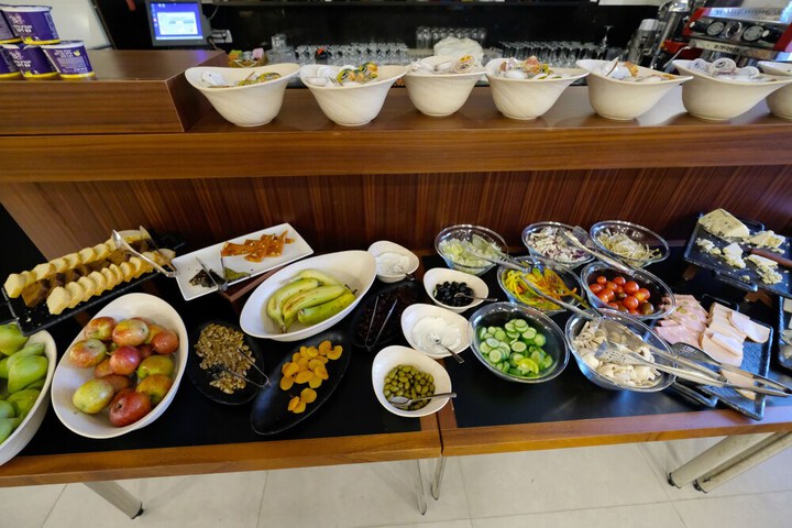 Dining 76 of 106