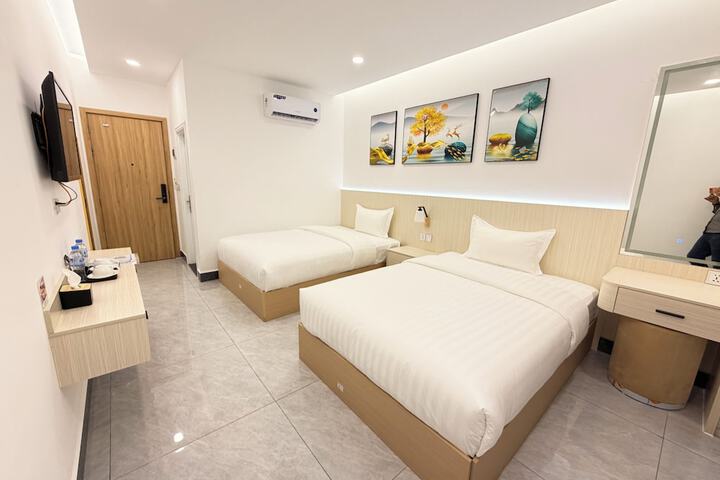 Room 28 of 68