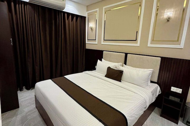 Room 9 of 46