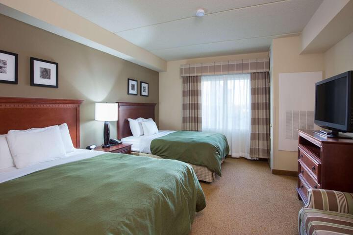 2 Queen Beds (8 of 13)