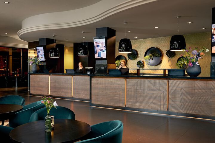 Check-in/check-out kiosk
