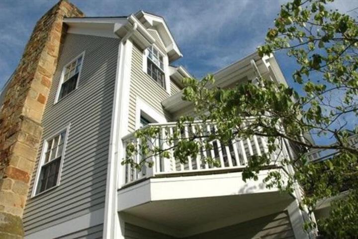 ARTISTS COLONY INN &  RESTAURANT - BED AND BREAKFAST - ADULT ONLY in Nashville, IN
