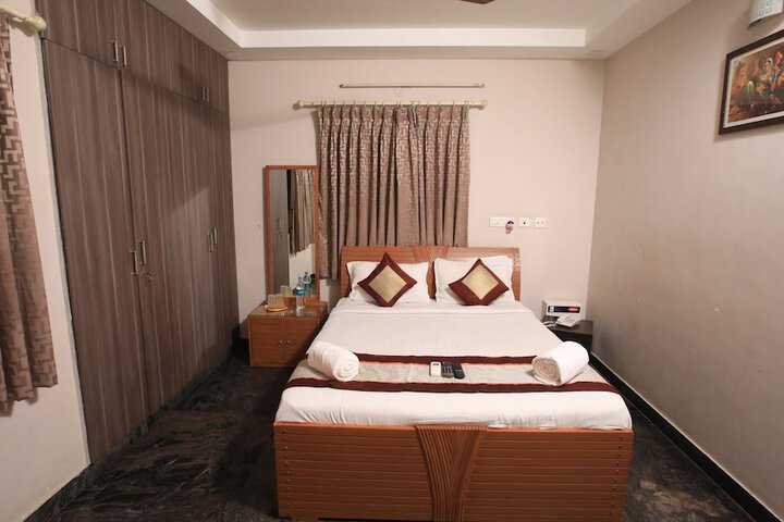 Room 13 of 19