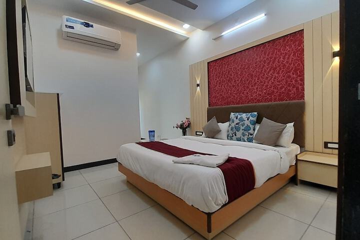 Room 12 of 69