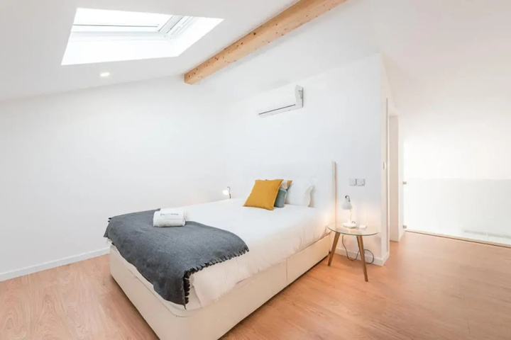Room 2 of 16