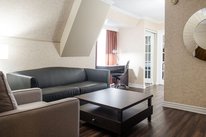 Queen Bed with Sofa (22 of 35)